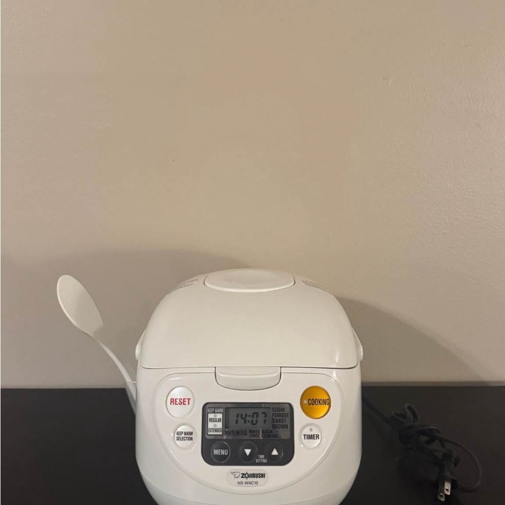 Zojirushi White Rice Cooker with Spoon